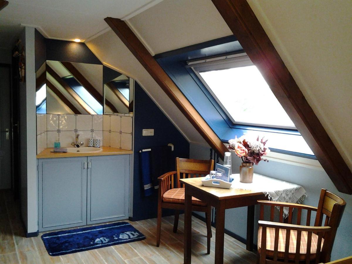 Bed & Breakfast “ Gastvrij Onthaal “ Een-West Esterno foto