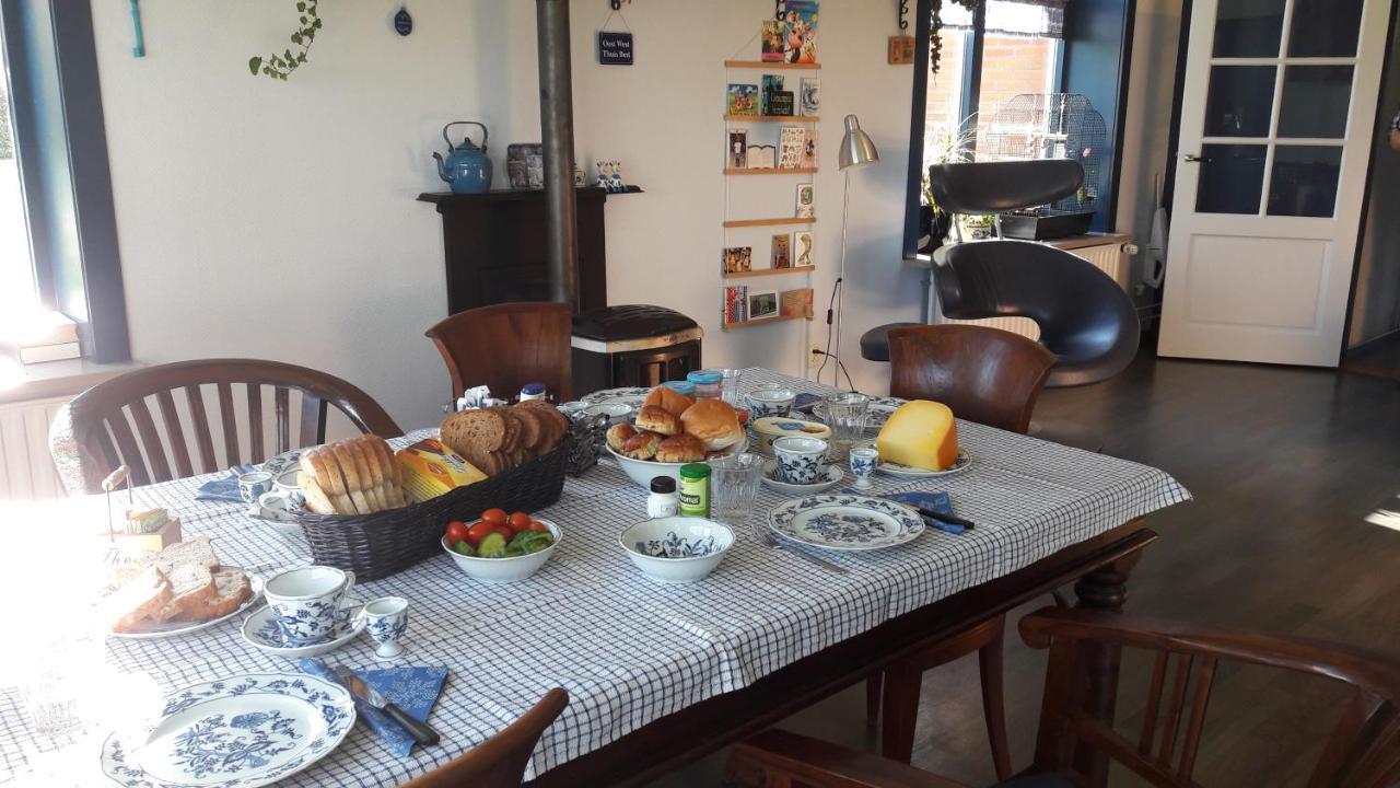 Bed & Breakfast “ Gastvrij Onthaal “ Een-West Esterno foto